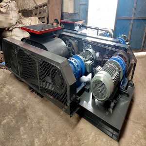 1500x1000型對輥制砂機 大型制砂機發往內蒙古