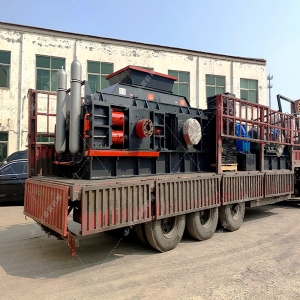 2PGC400X400雙齒輥破碎機發貨圖片_發往廣西百色_破碎錳礦