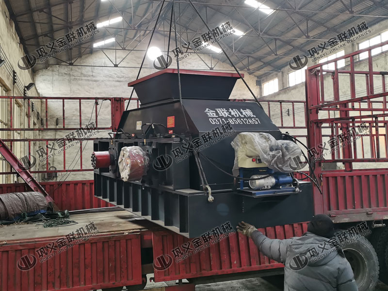 小型對(duì)輥破碎機(jī)的優(yōu)勢(shì)有哪些,都有哪些適用范圍？