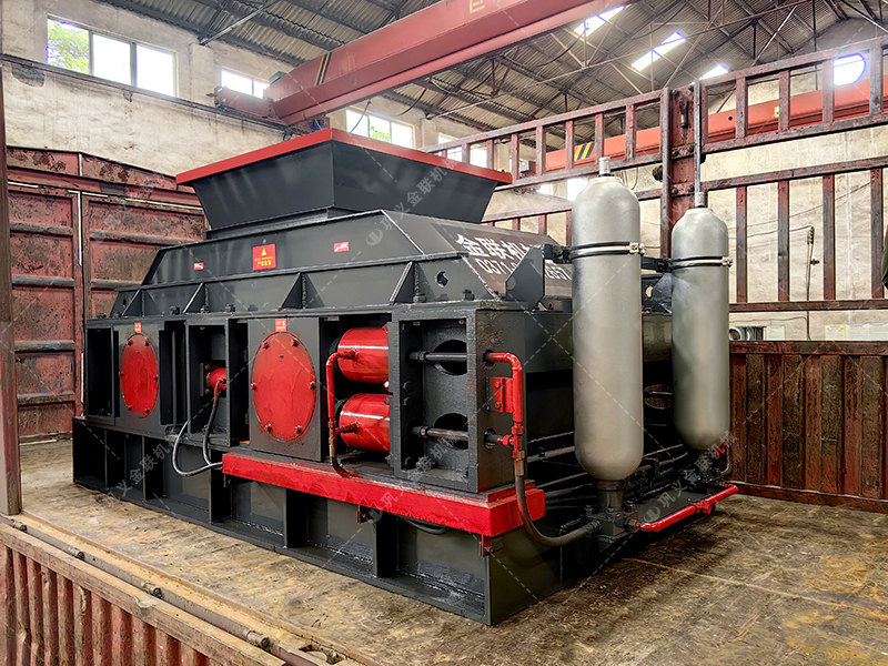 大型液壓對輥制砂機發貨 2PG1208制砂機發往山東