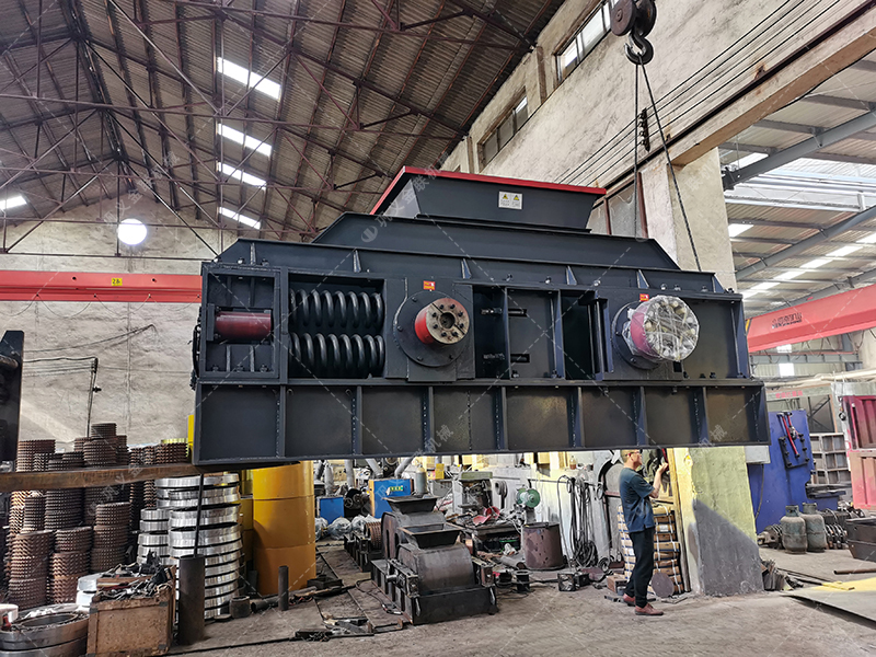 1500x1000型對輥制砂機 大型制砂機發往內蒙古