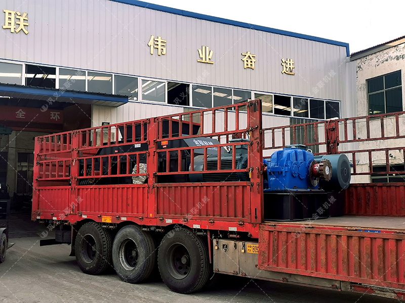 1500x1000型對輥破碎機發貨 破碎河卵石