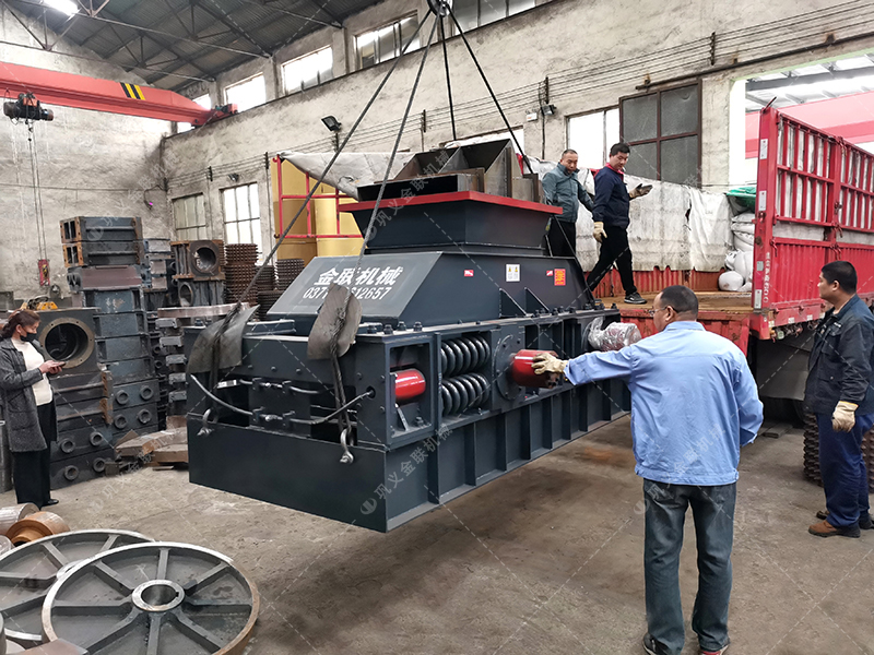 2PG1007中大型對輥式破碎機發貨圖片