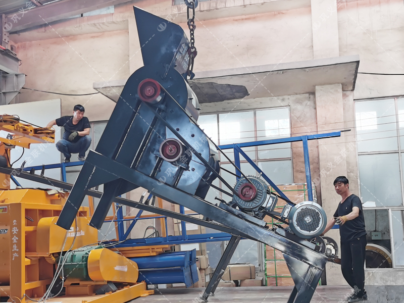 46小型雙級(jí)粉碎機(jī)發(fā)貨圖片_發(fā)往甘肅慶陽(yáng)_破碎煤