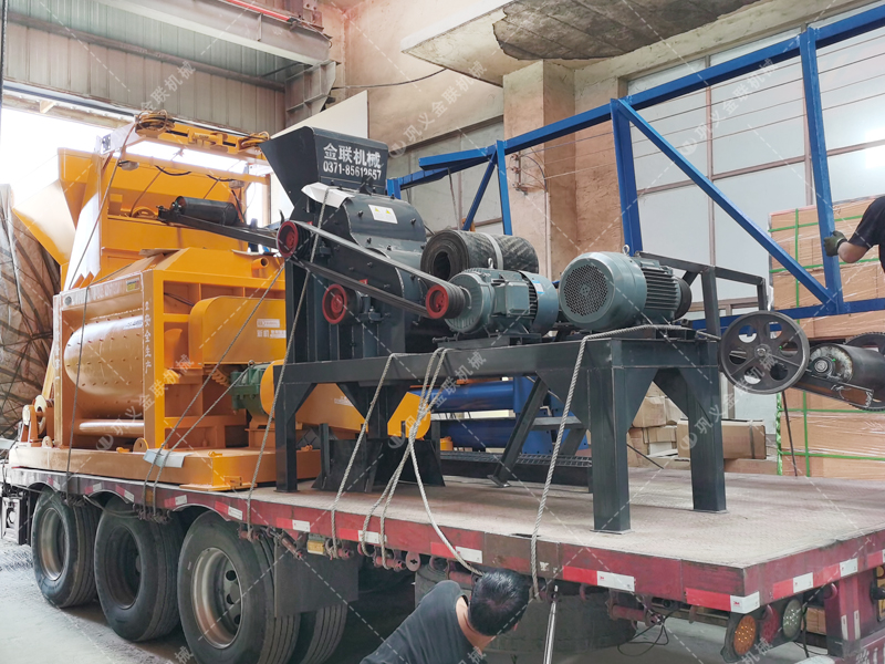 46小型雙級(jí)粉碎機(jī)發(fā)貨圖片_發(fā)往甘肅慶陽(yáng)_破碎煤