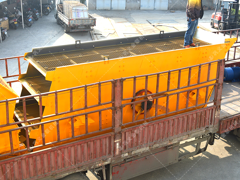 石料生產(chǎn)線設(shè)備發(fā)往重慶_1214反擊式破碎機(jī)_1548圓振動篩 石料生產(chǎn)線設(shè)備發(fā)往重慶_1214反擊式破碎機(jī)_1548圓振動篩