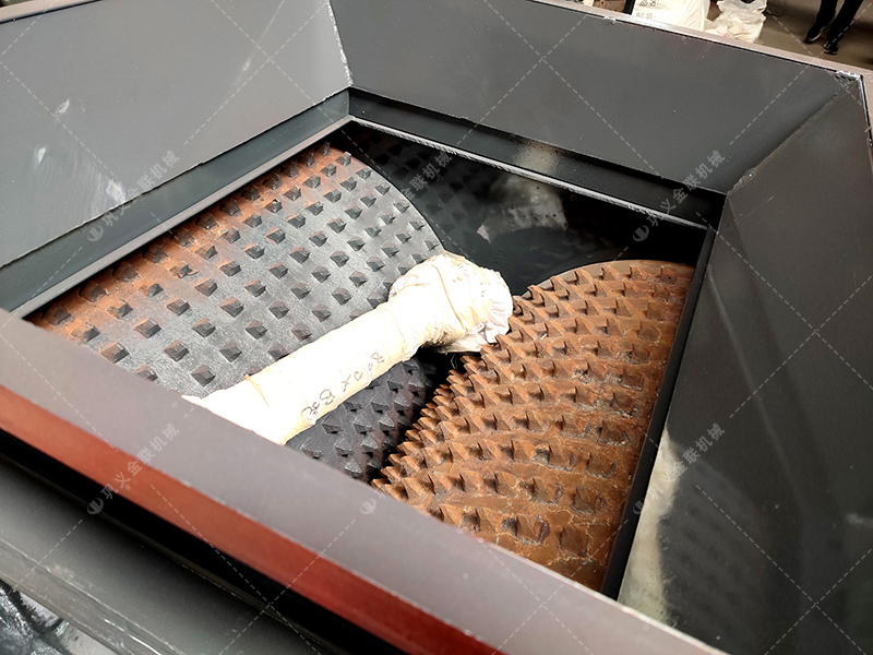 2PGC0809大型雙齒輥破碎機發貨圖片_發往山東濟寧_破碎石頭