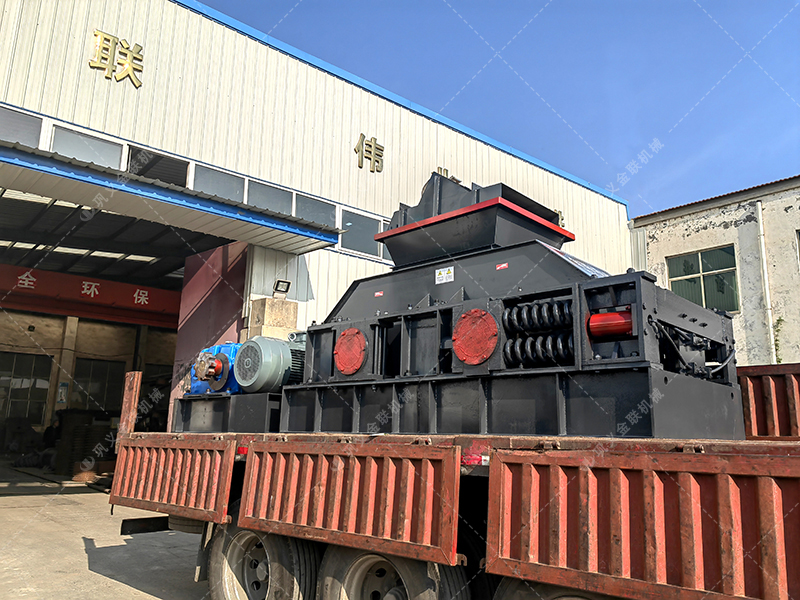 1200x800大型液壓直聯(lián)對(duì)輥破碎機(jī)發(fā)往河南