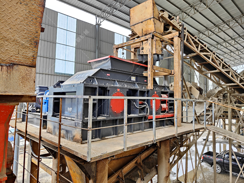 重型液壓對輥制砂機(jī)穩(wěn)定輸出，為大型工程保駕護(hù)航