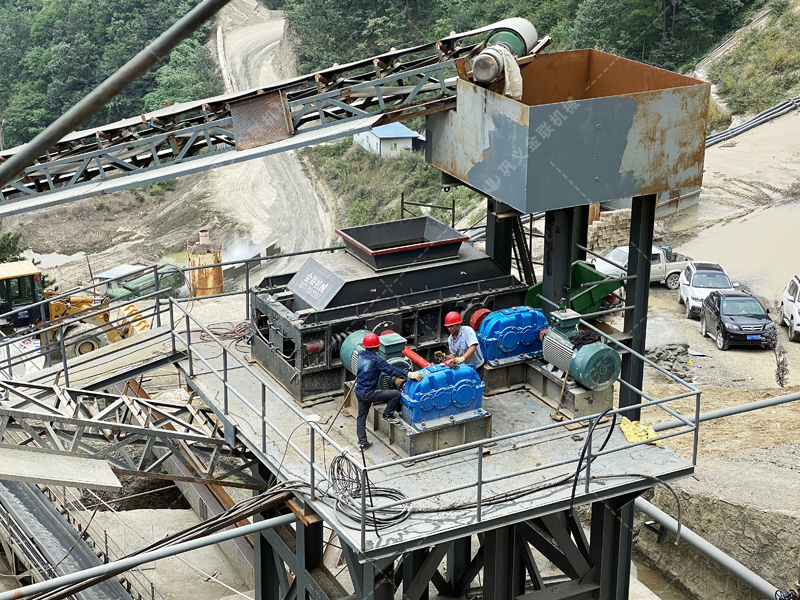 傳統破碎生產線為何要加裝對輥破碎機作為終破設備？