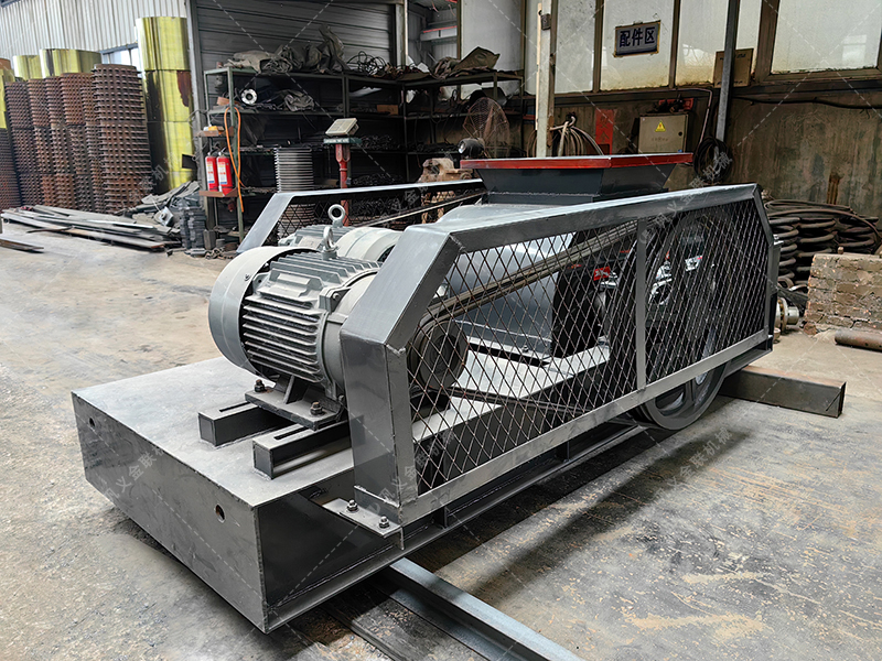 為何眾多混凝土再生廠家，都將雙齒輥破碎機視為生產線的 “定海神針”？?